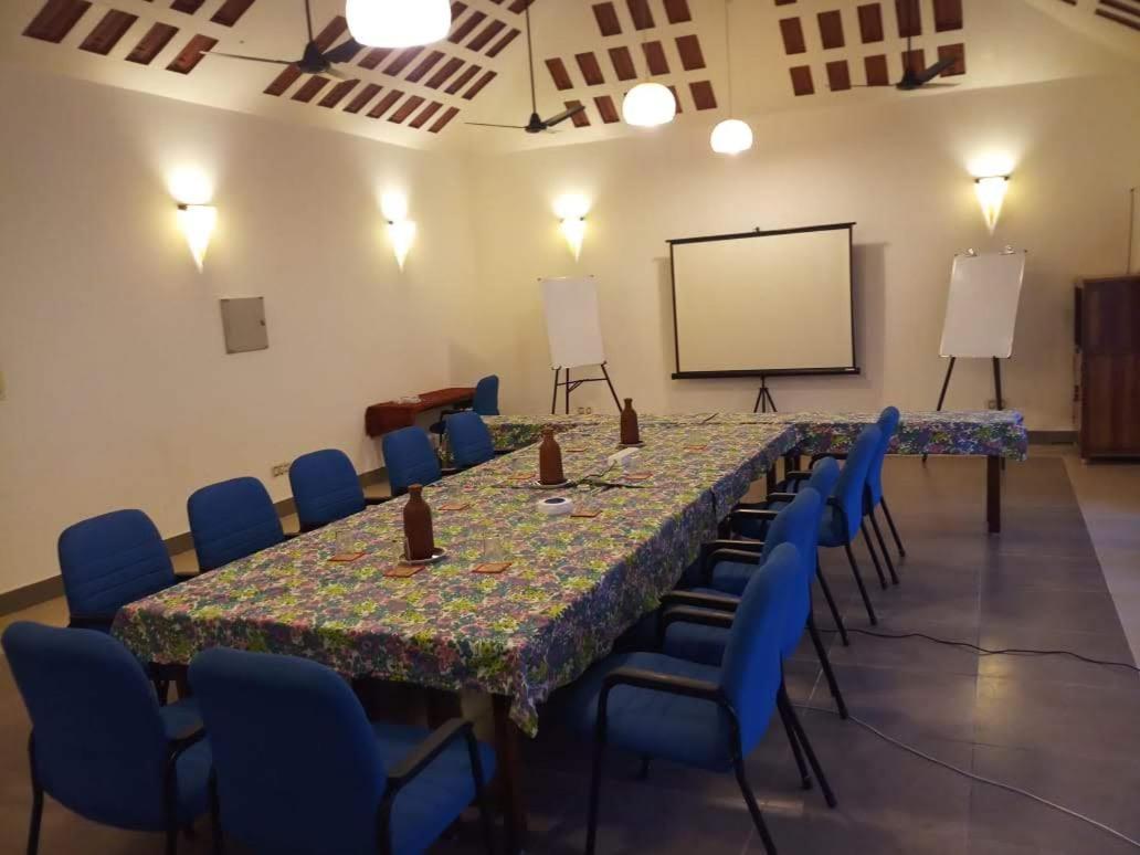 Inn Pondiville Forest Retreat Пондичери Екстериор снимка