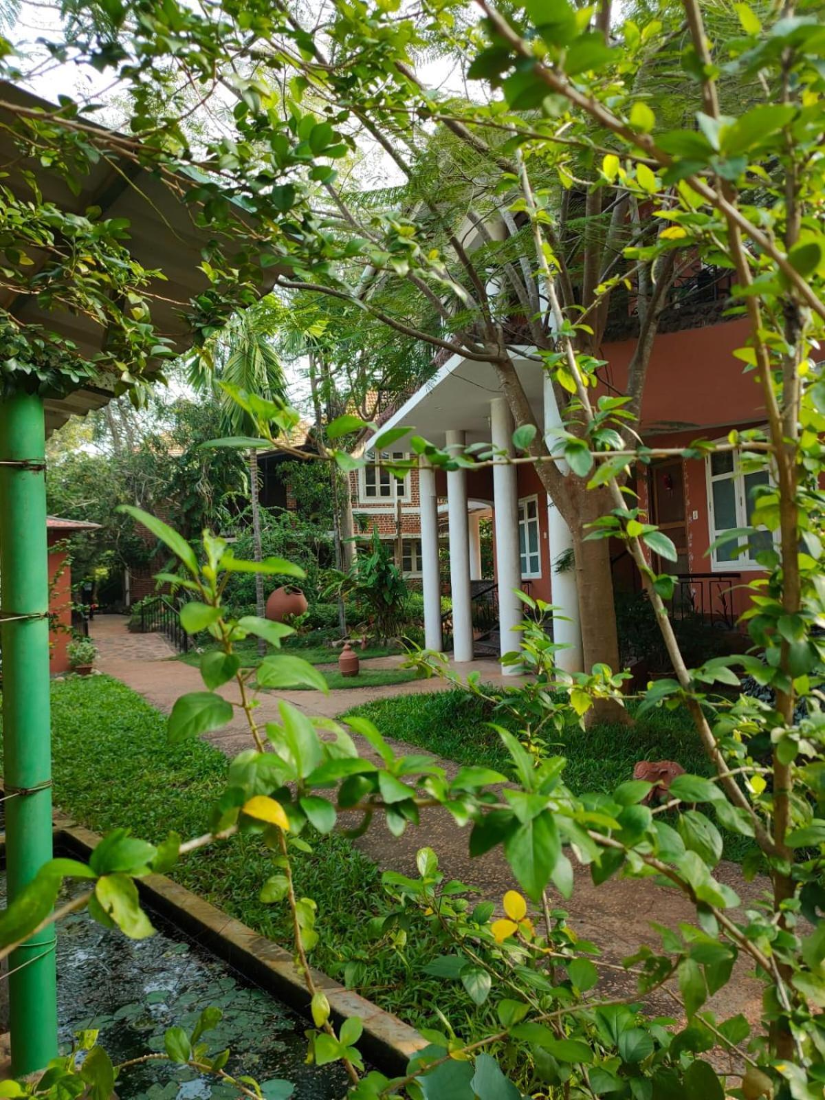 Inn Pondiville Forest Retreat Пондичери Екстериор снимка