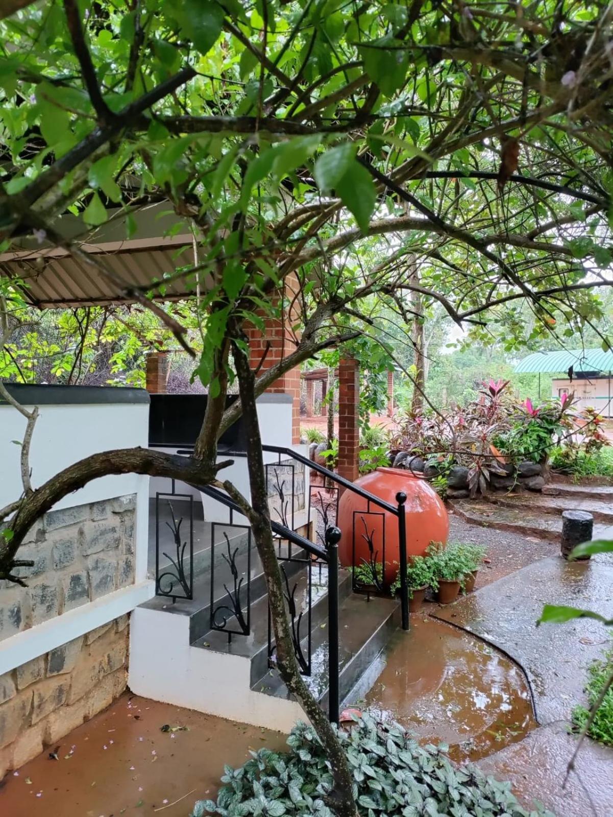 Inn Pondiville Forest Retreat Пондичери Екстериор снимка