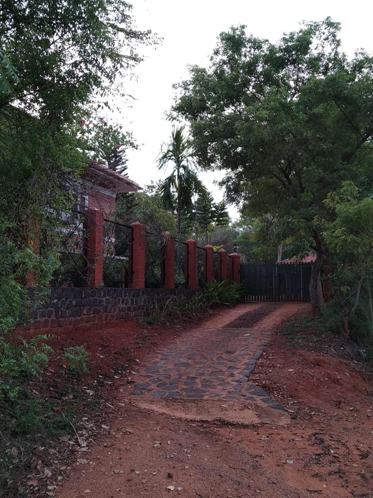 Inn Pondiville Forest Retreat Пондичери Екстериор снимка